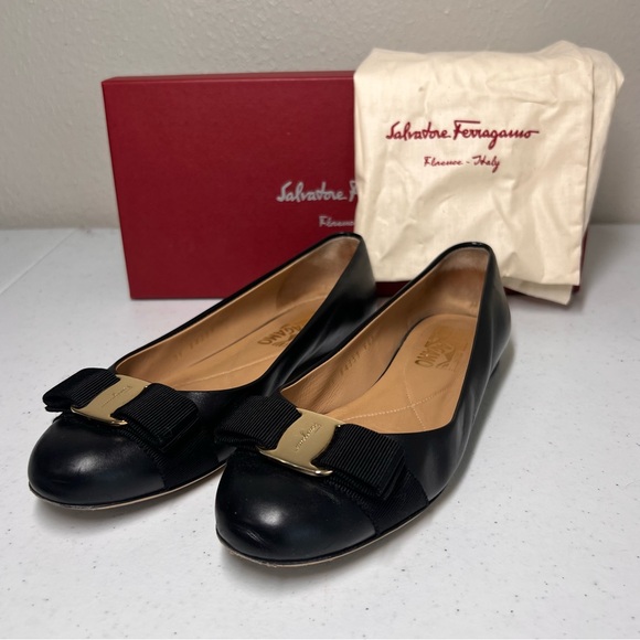 Salvatore Ferragamo Shoes Varina Nero Calf Bow Black Gold Leather Flats Size 6 B - Picture 1 of 14
